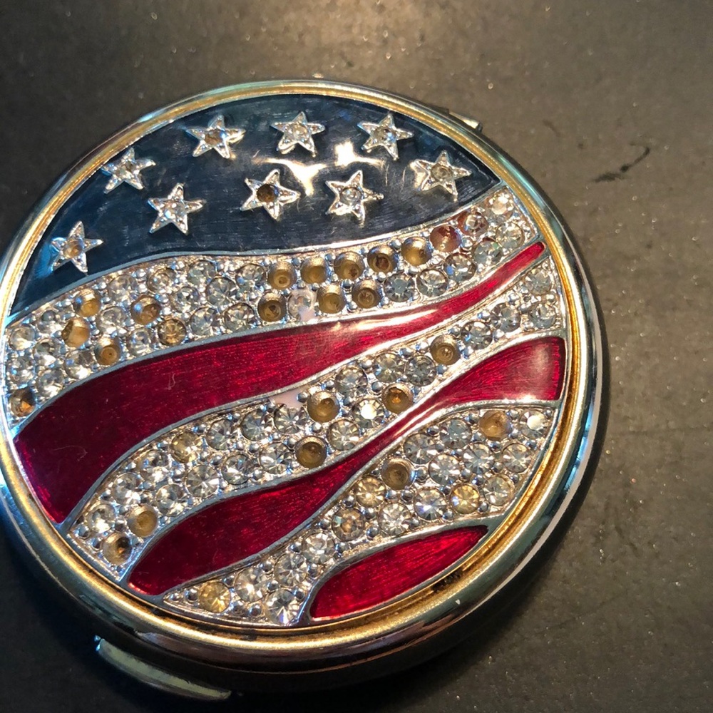 Estée Lauder”America The Beautiful” Compact